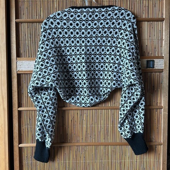 Maeve by Anthropologie Monochrome Patterned Pullover Tank and Shrug Sweater Set - Picture 5 of 10